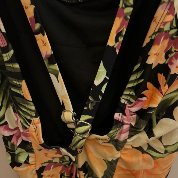 Woman’s size XL Hurley bathing suit. - Picture 6 of 6